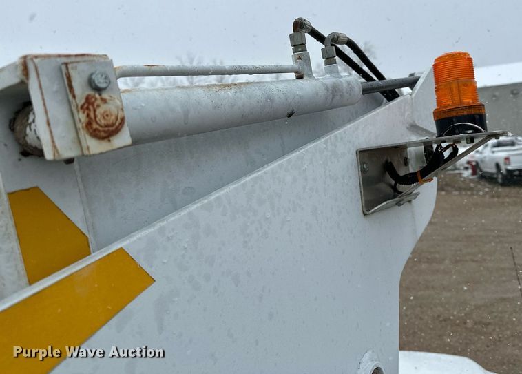 image for item MQ9523 2002 Ford F350  bucket truck