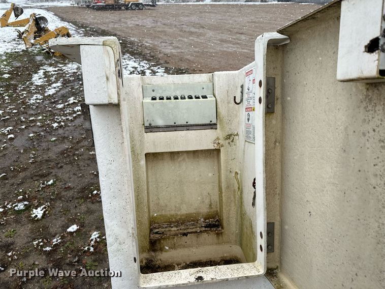 image for item MQ9523 2002 Ford F350  bucket truck