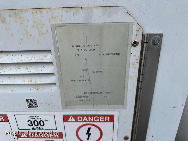 image for item MQ9523 2002 Ford F350  bucket truck