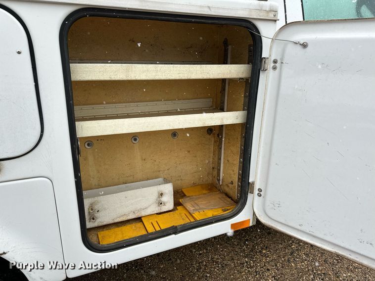 image for item MQ9523 2002 Ford F350  bucket truck