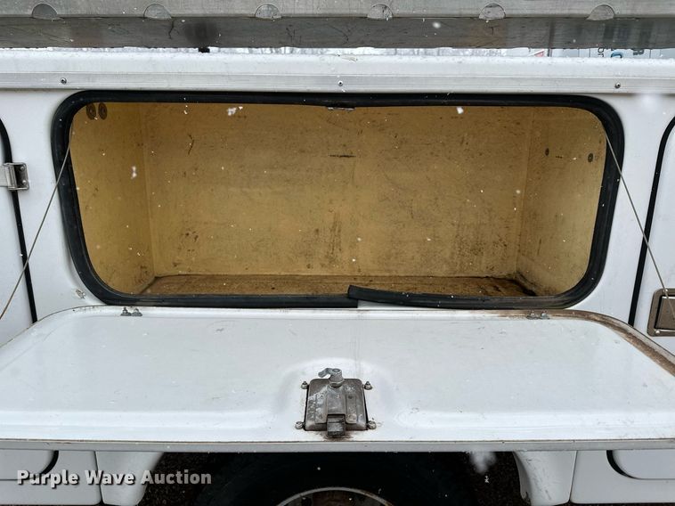 image for item MQ9523 2002 Ford F350  bucket truck