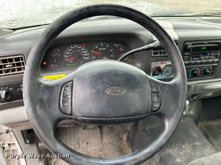 image for item MQ9523 2002 Ford F350  bucket truck