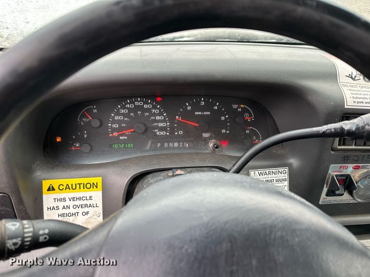 image for item MQ9523 2002 Ford F350  bucket truck