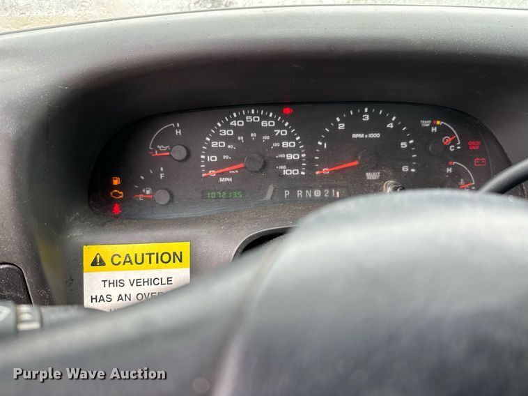 image for item MQ9523 2002 Ford F350  bucket truck