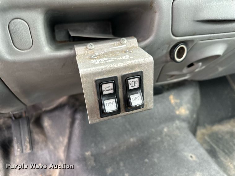 image for item MQ9523 2002 Ford F350  bucket truck