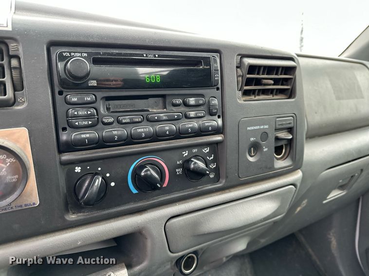 image for item MQ9523 2002 Ford F350  bucket truck