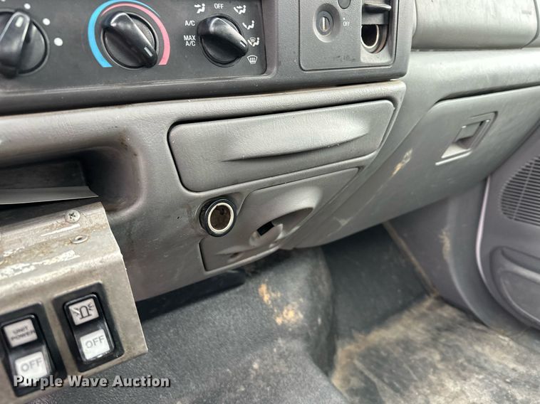 image for item MQ9523 2002 Ford F350  bucket truck