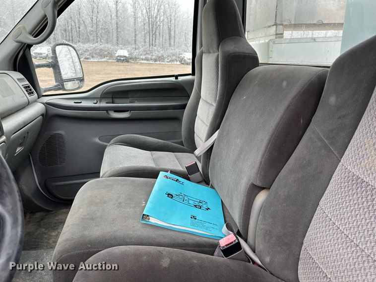 image for item MQ9523 2002 Ford F350  bucket truck