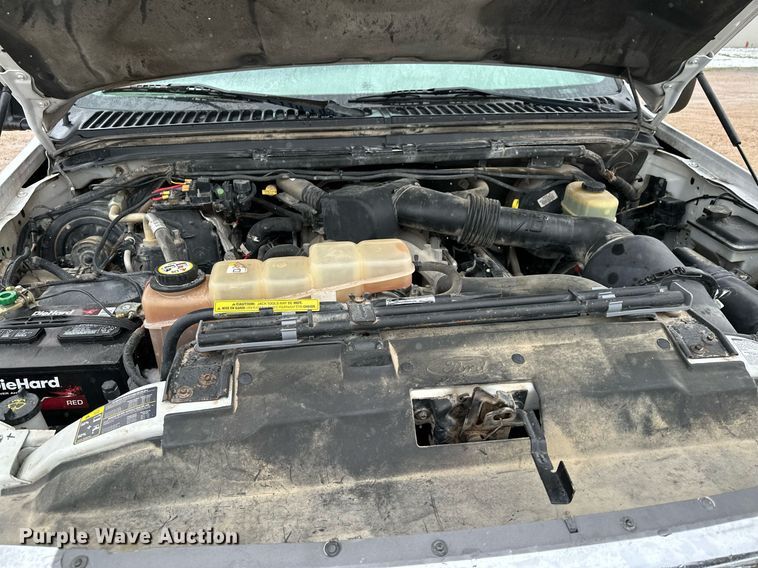 image for item MQ9523 2002 Ford F350  bucket truck