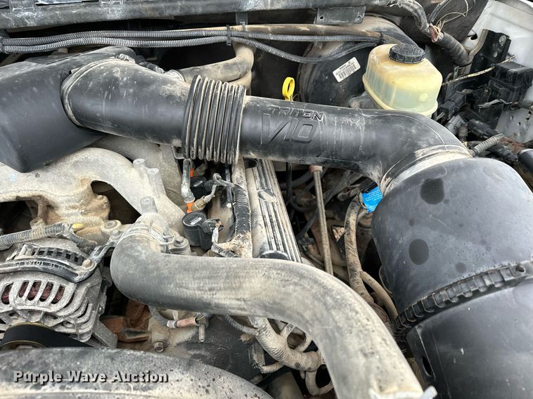 image for item MQ9523 2002 Ford F350  bucket truck