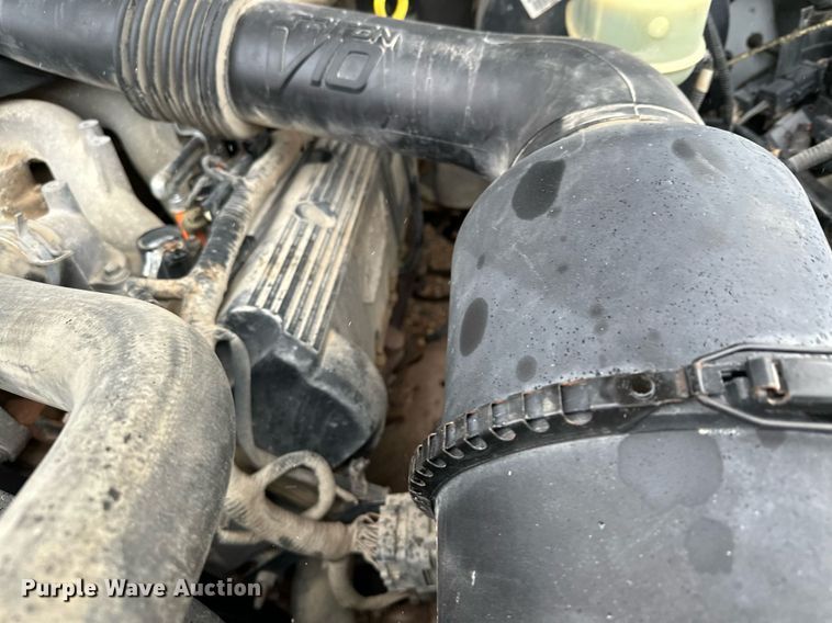 image for item MQ9523 2002 Ford F350  bucket truck