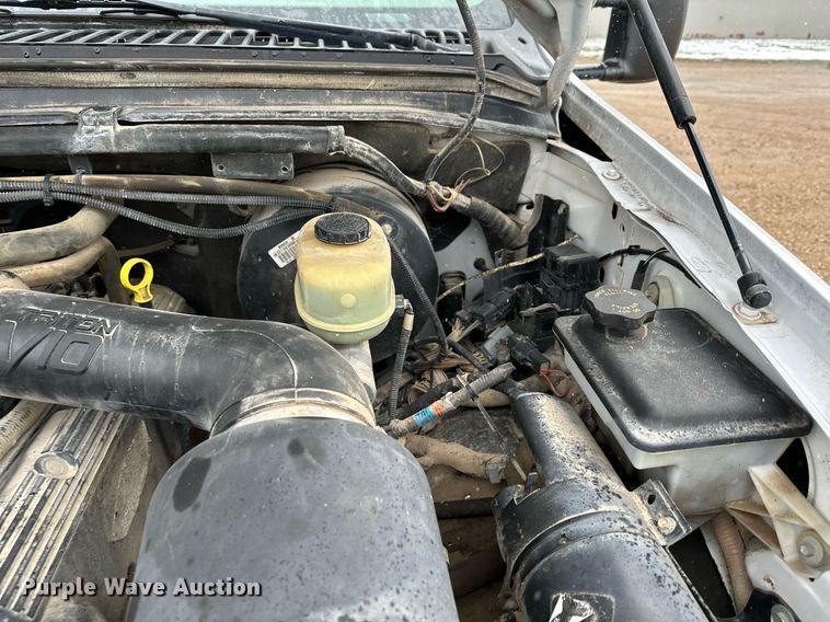 image for item MQ9523 2002 Ford F350  bucket truck