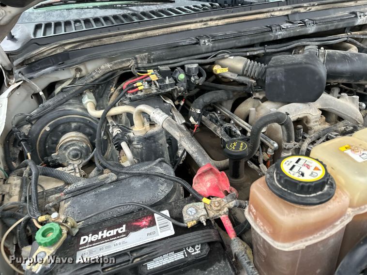 image for item MQ9523 2002 Ford F350  bucket truck