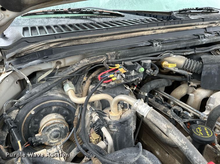 image for item MQ9523 2002 Ford F350  bucket truck