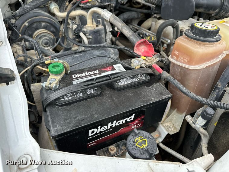 image for item MQ9523 2002 Ford F350  bucket truck