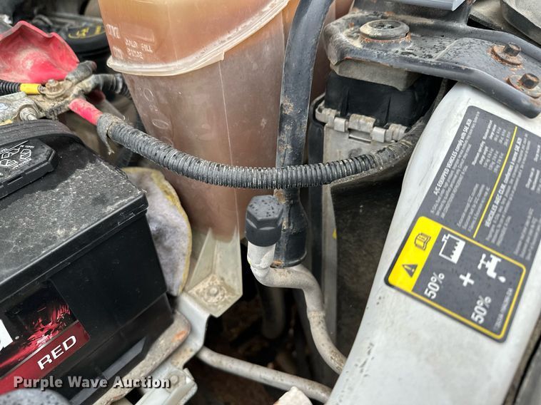 image for item MQ9523 2002 Ford F350  bucket truck