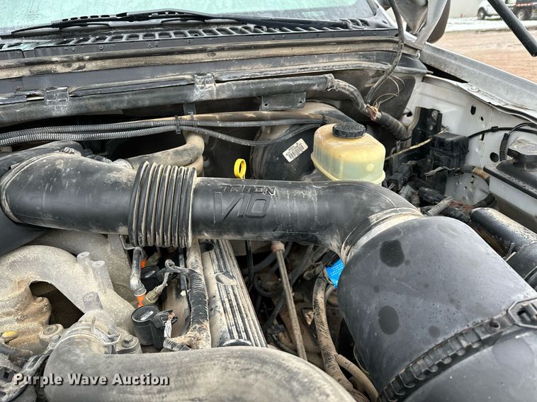 image for item MQ9523 2002 Ford F350  bucket truck