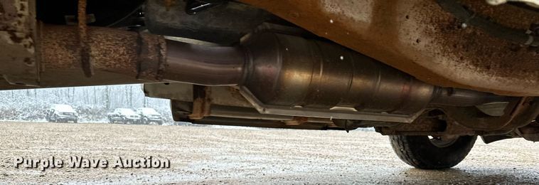 image for item MQ9523 2002 Ford F350  bucket truck