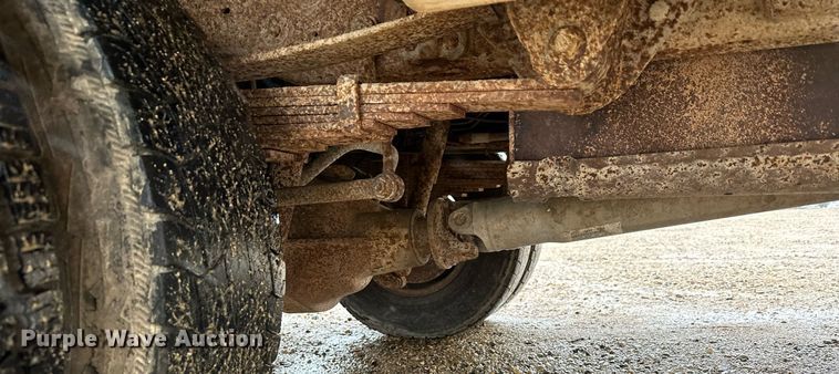 image for item MQ9523 2002 Ford F350  bucket truck