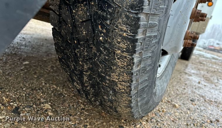 image for item MQ9523 2002 Ford F350  bucket truck