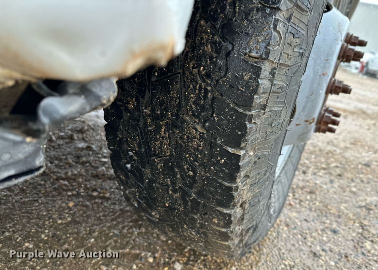 image for item MQ9523 2002 Ford F350  bucket truck