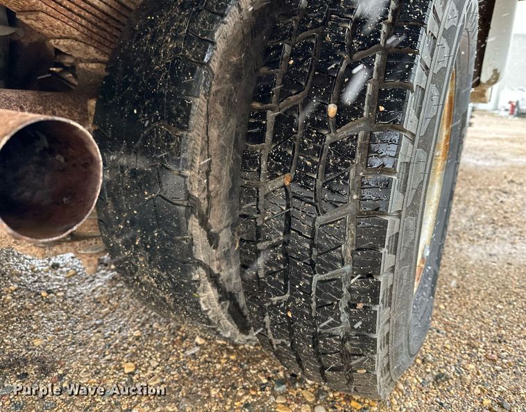 image for item MQ9523 2002 Ford F350  bucket truck