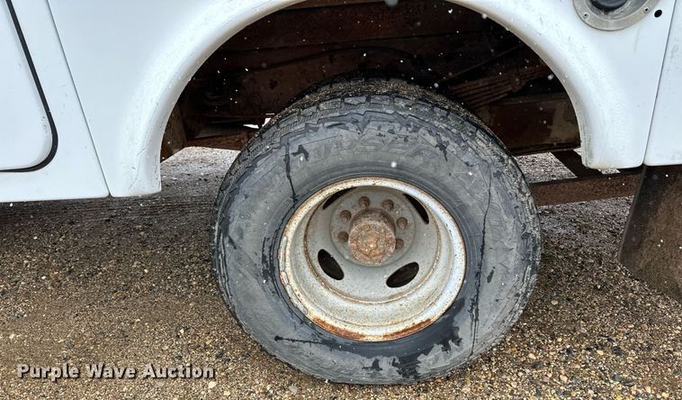 image for item MQ9523 2002 Ford F350  bucket truck