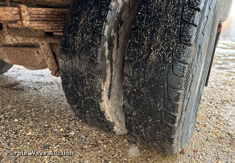 image for item MQ9523 2002 Ford F350  bucket truck