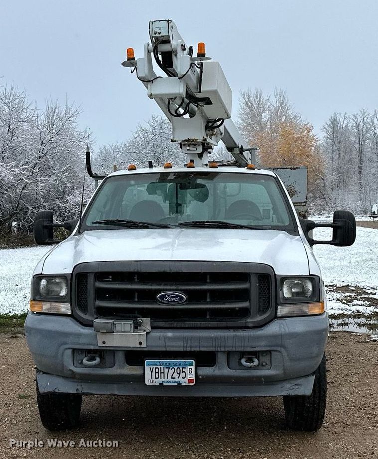 image for item MQ9524 2002 Ford F450 Super Duty  bucket truck