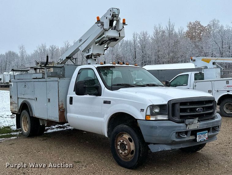 image for item MQ9524 2002 Ford F450 Super Duty  bucket truck