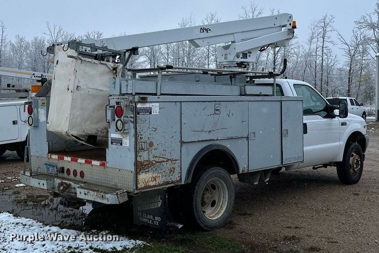 image for item MQ9524 2002 Ford F450 Super Duty  bucket truck