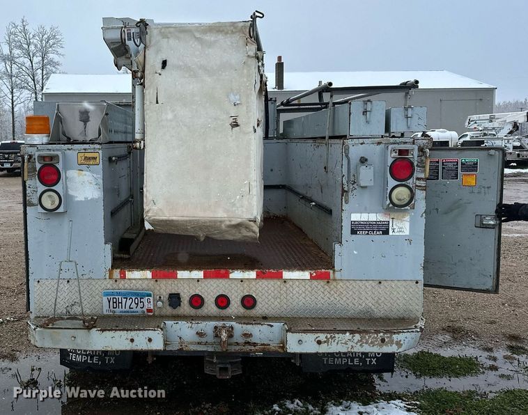 image for item MQ9524 2002 Ford F450 Super Duty  bucket truck