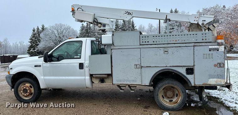 image for item MQ9524 2002 Ford F450 Super Duty  bucket truck