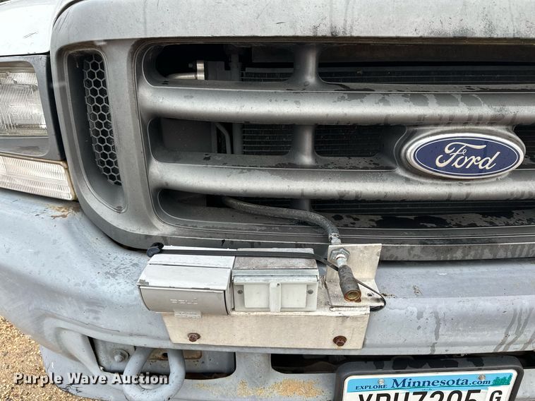 image for item MQ9524 2002 Ford F450 Super Duty  bucket truck