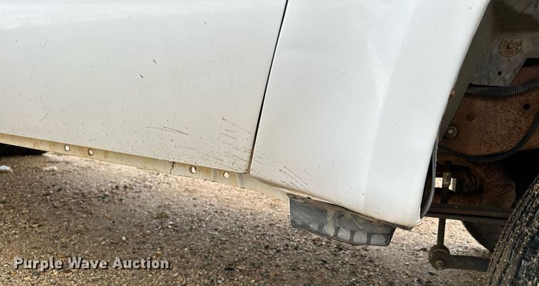 image for item MQ9524 2002 Ford F450 Super Duty  bucket truck