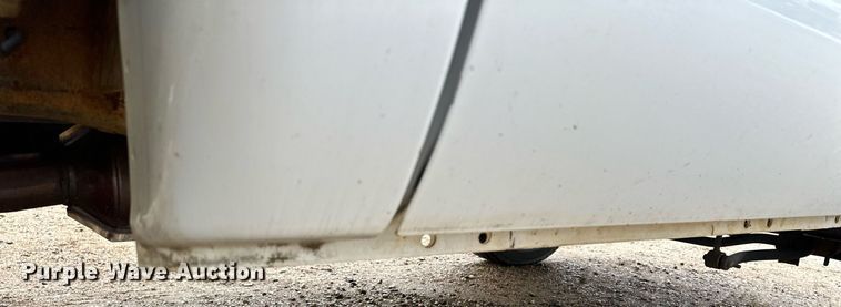 image for item MQ9524 2002 Ford F450 Super Duty  bucket truck