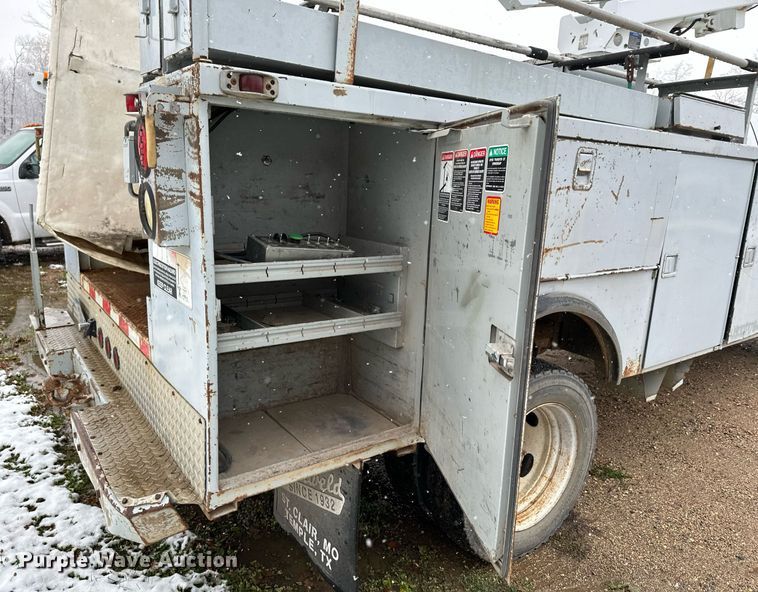image for item MQ9524 2002 Ford F450 Super Duty  bucket truck