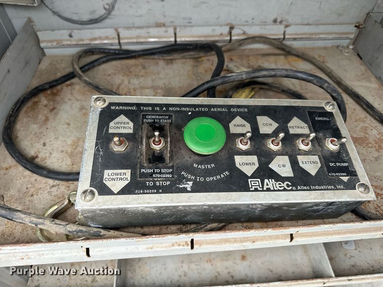 image for item MQ9524 2002 Ford F450 Super Duty  bucket truck