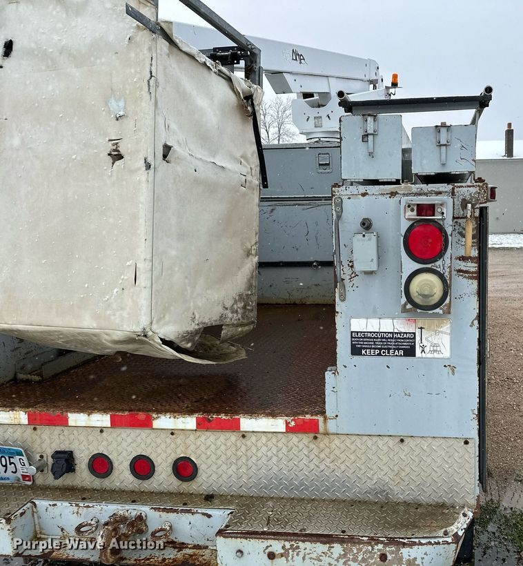 image for item MQ9524 2002 Ford F450 Super Duty  bucket truck