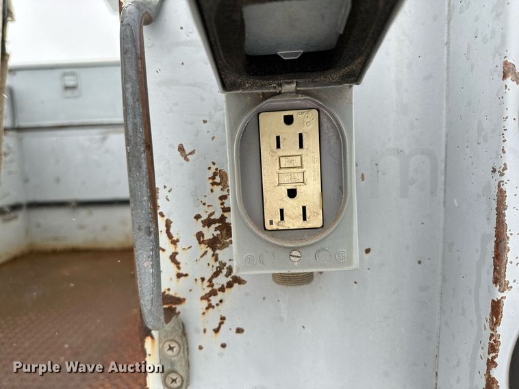 image for item MQ9524 2002 Ford F450 Super Duty  bucket truck