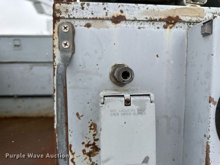 image for item MQ9524 2002 Ford F450 Super Duty  bucket truck