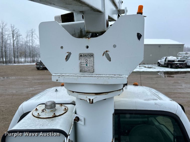 image for item MQ9524 2002 Ford F450 Super Duty  bucket truck