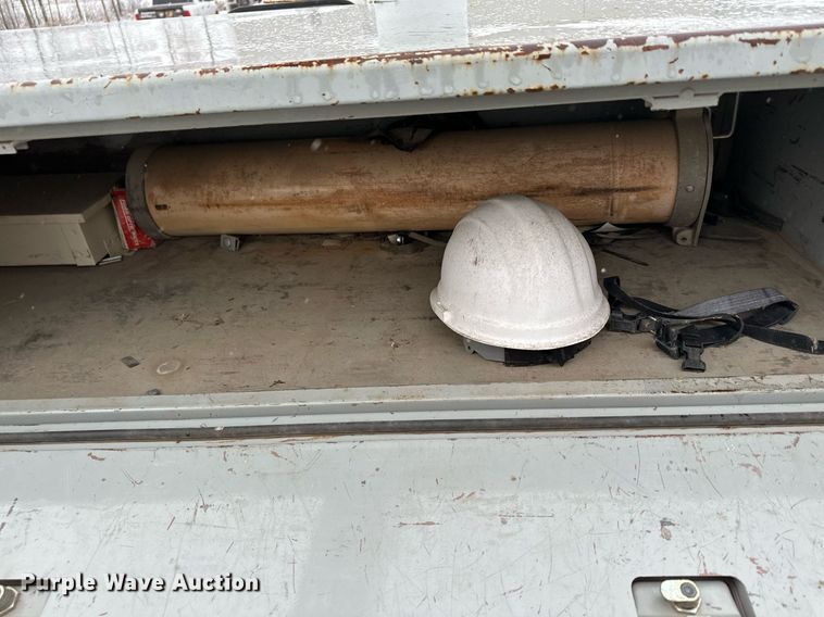 image for item MQ9524 2002 Ford F450 Super Duty  bucket truck