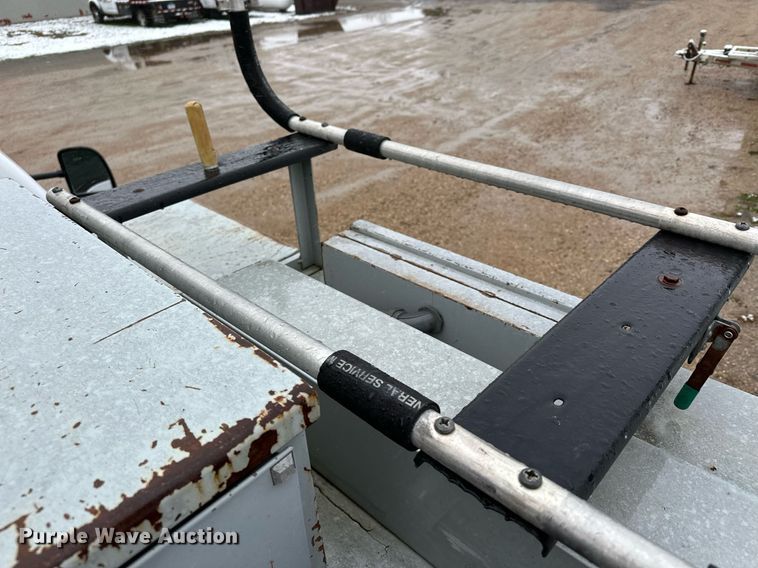 image for item MQ9524 2002 Ford F450 Super Duty  bucket truck