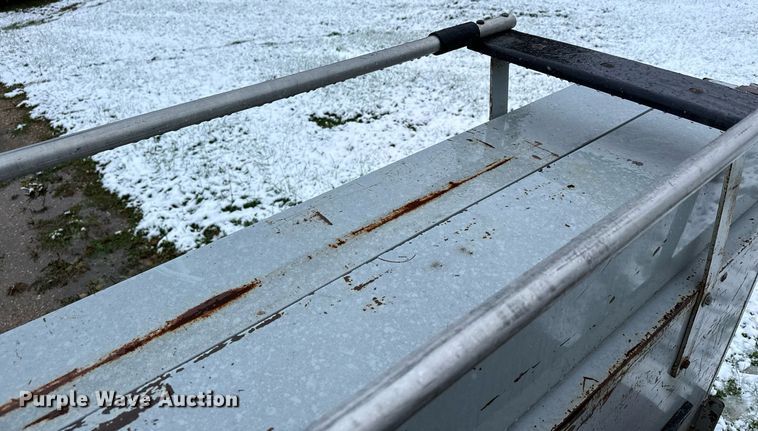 image for item MQ9524 2002 Ford F450 Super Duty  bucket truck