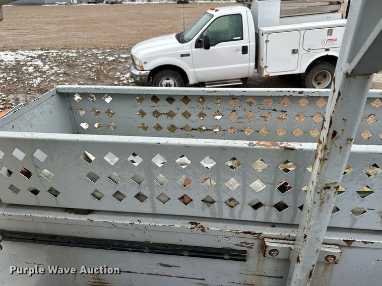 image for item MQ9524 2002 Ford F450 Super Duty  bucket truck