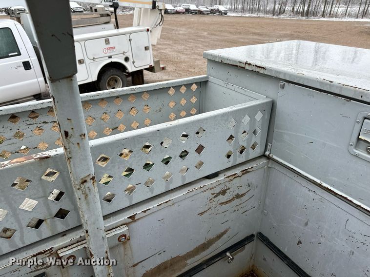 image for item MQ9524 2002 Ford F450 Super Duty  bucket truck