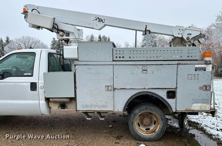 image for item MQ9524 2002 Ford F450 Super Duty  bucket truck