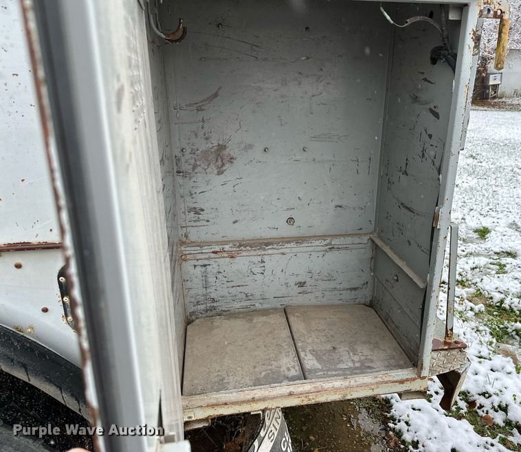 image for item MQ9524 2002 Ford F450 Super Duty  bucket truck