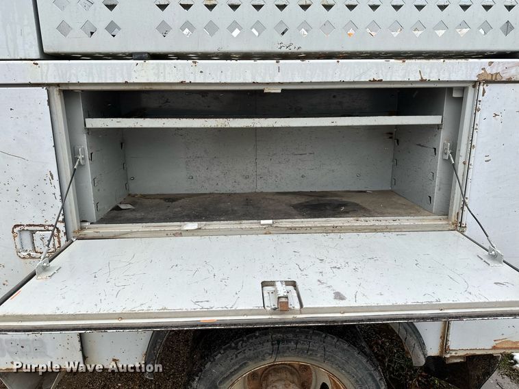 image for item MQ9524 2002 Ford F450 Super Duty  bucket truck